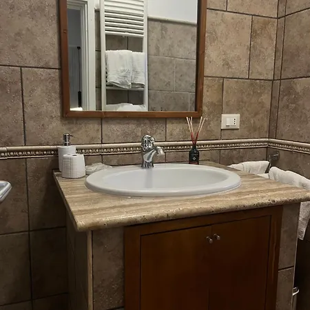 Donna Viruzza مارينا دي سكيافوني