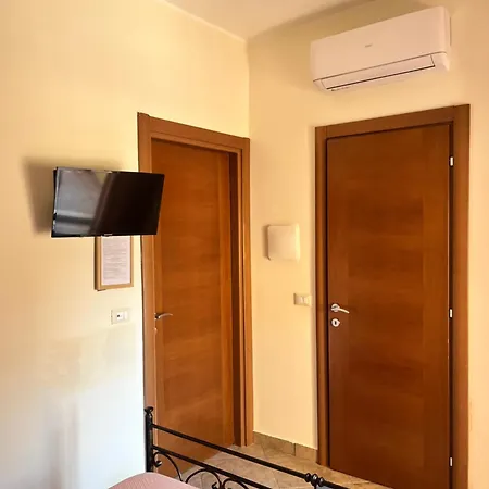 Donna Viruzza مارينا دي سكيافوني