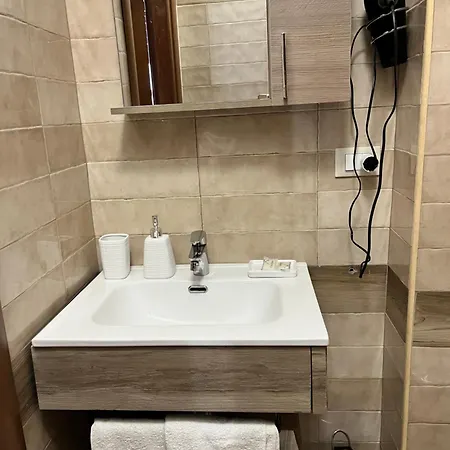 Donna Viruzza 4* مارينا دي سكيافوني