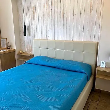 Donna Viruzza مارينا دي سكيافوني