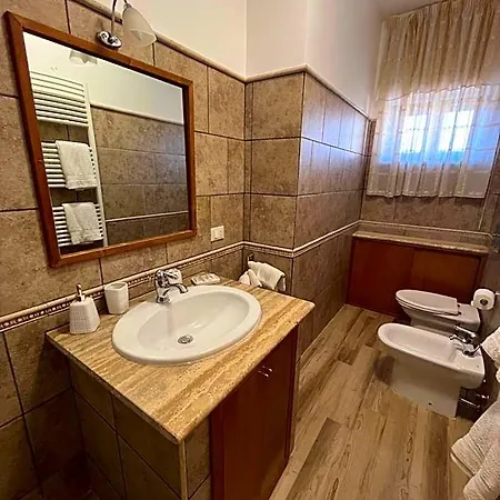 Donna Viruzza مارينا دي سكيافوني